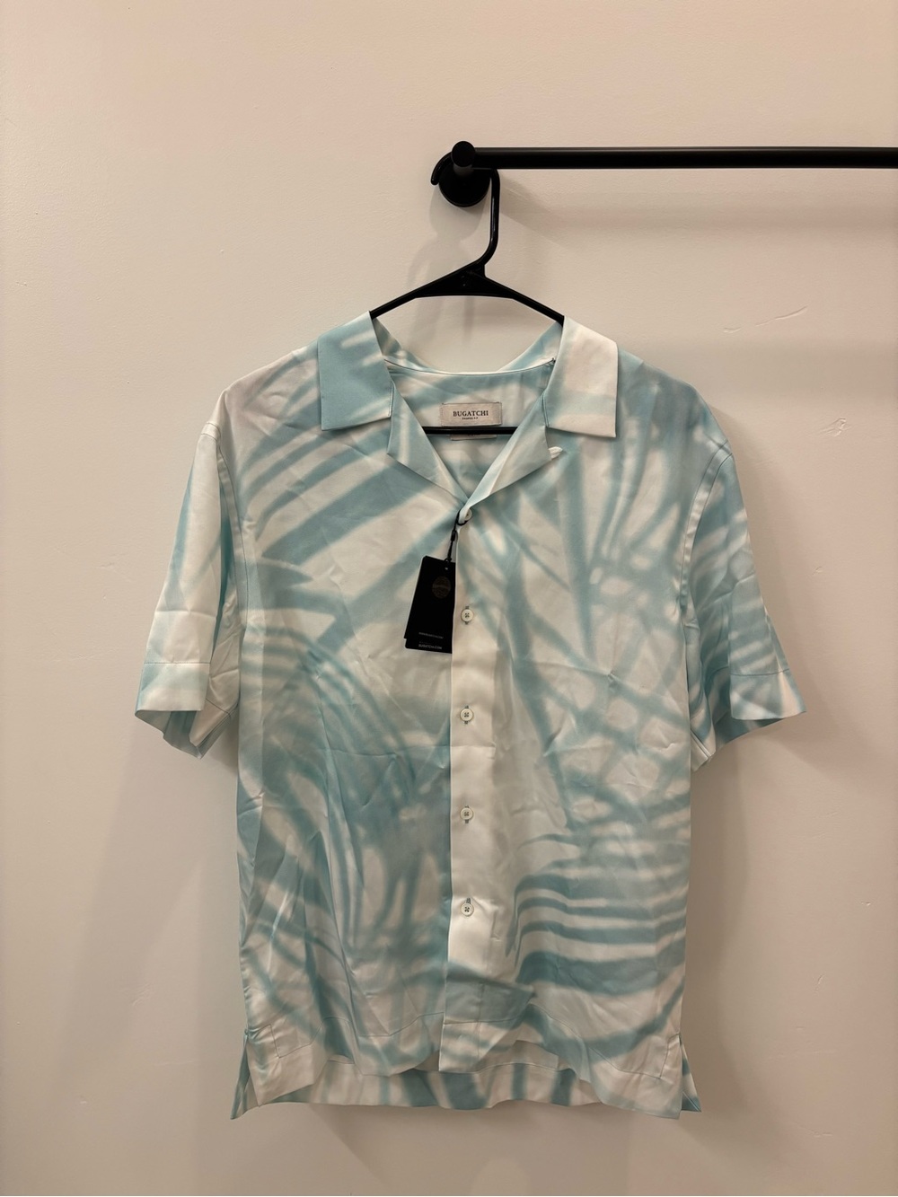 Bugatchi Light Blue and White Short-Sleeve Button-Down Shirt Size Men’s Small